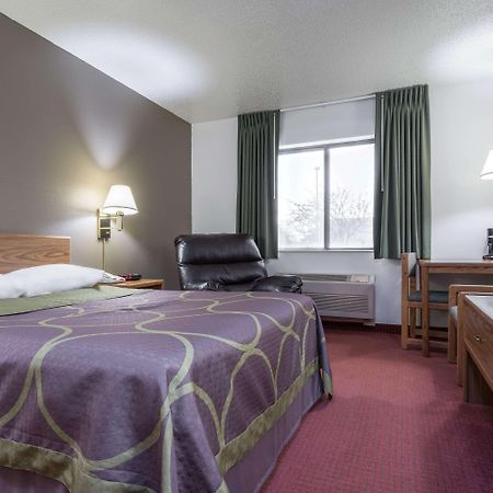 Super 8 By Wyndham Fond Du Lac Exterior photo