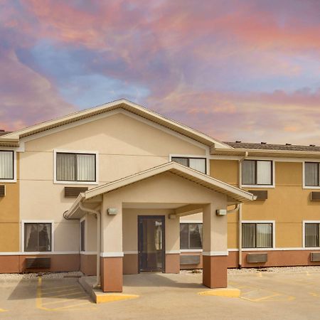 Super 8 By Wyndham Fond Du Lac Exterior photo