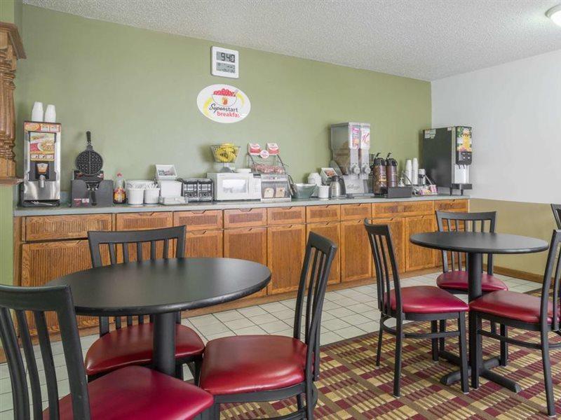Super 8 By Wyndham Fond Du Lac Exterior photo
