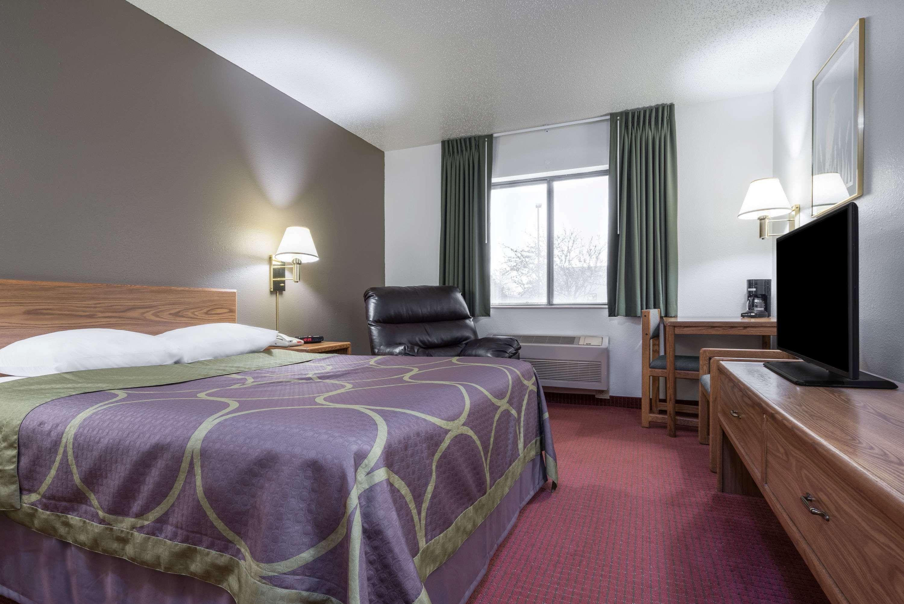 Super 8 By Wyndham Fond Du Lac Exterior photo
