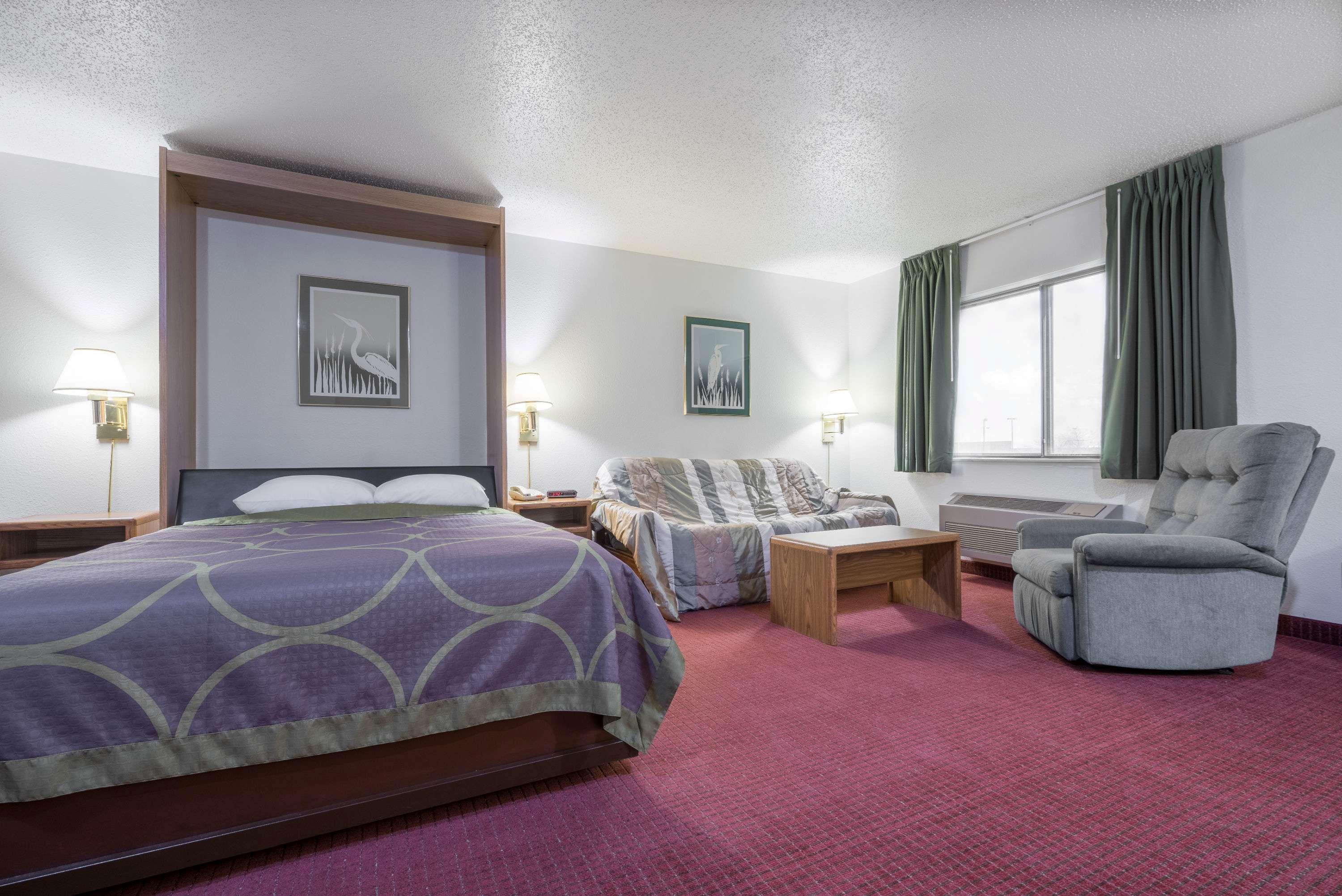 Super 8 By Wyndham Fond Du Lac Exterior photo