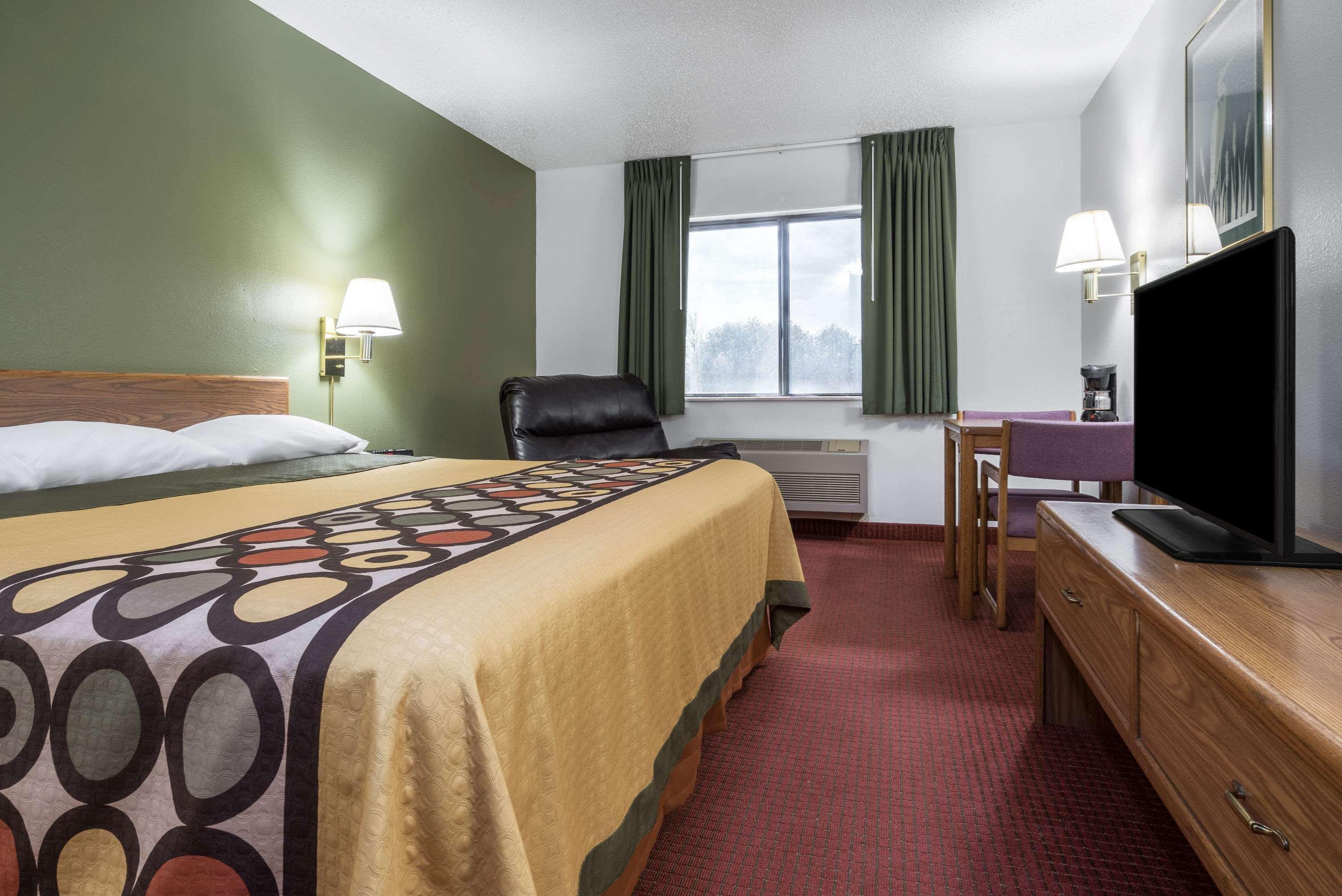Super 8 By Wyndham Fond Du Lac Exterior photo