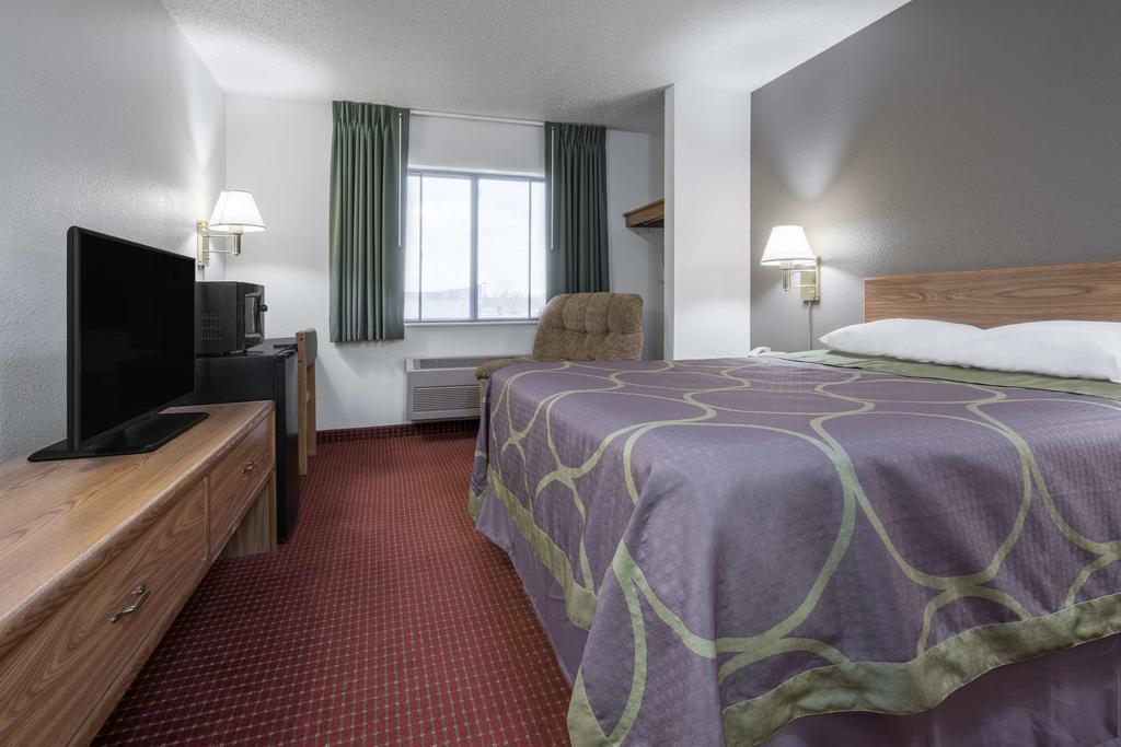 Super 8 By Wyndham Fond Du Lac Exterior photo